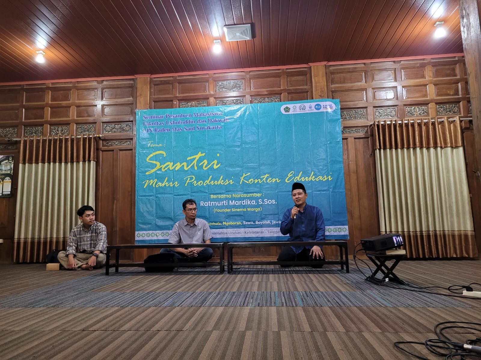 Gambar berita Seminar Pesantren Mahasiswa: Fakultas Ushuluddin dan Dakwah Ajak Mahasiswa dan Santri Ciptakan Konten Edukatif di Media Sosial